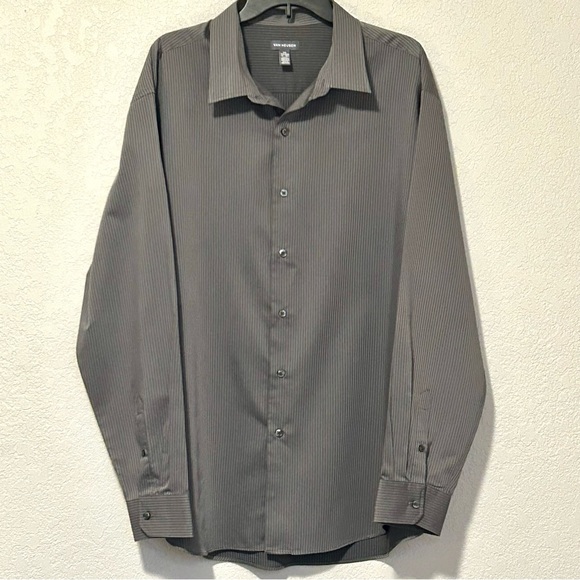 Men Van Heusen Gray Pinstriped XXL 18-18 1/2 Button Up Long Sleeve Shirt - Picture 2 of 9
